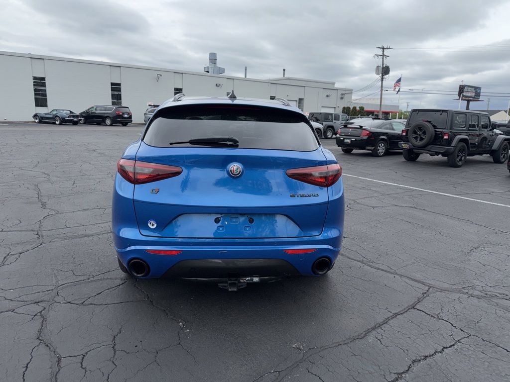 Used 2020 Alfa Romeo Stelvio Sport w/ Quick Order Package 22J Sport AWD/4WD image 7