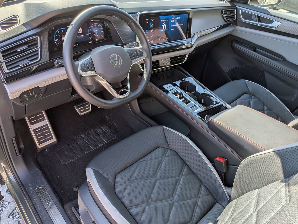 Used 2025 Volkswagen Atlas Peak Edition SE image 10