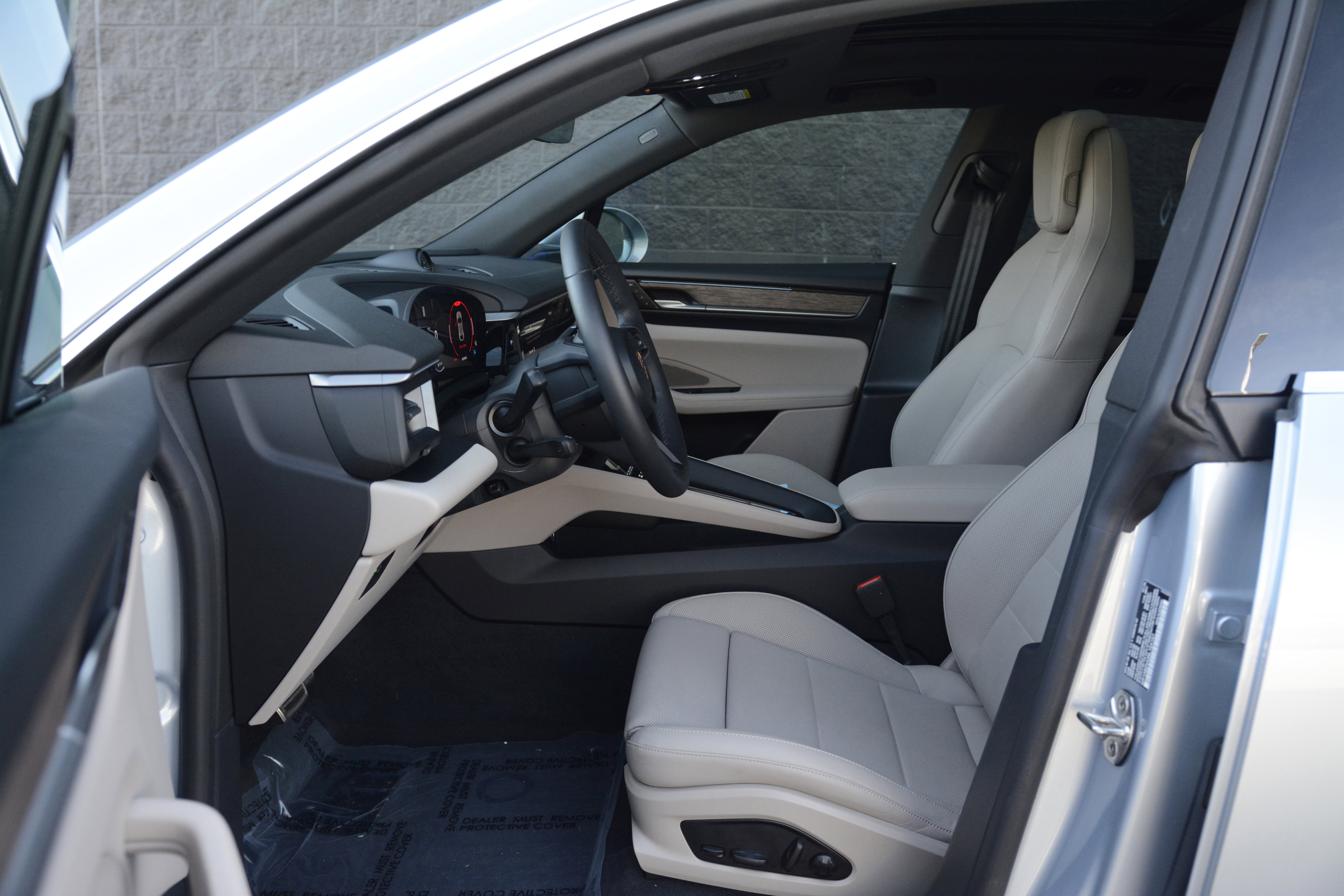 Certified 2025 Porsche Macan 4S Electric image 16