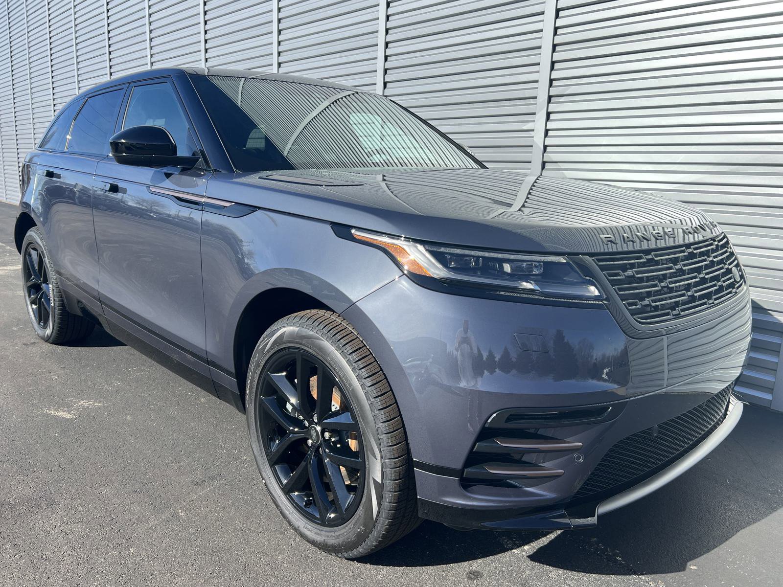 New 2025 Land Rover Range Rover Velar Dynamic SE image 7