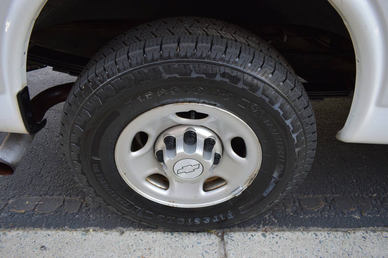 Used 2015 Chevrolet Express 2500 RWD image 41