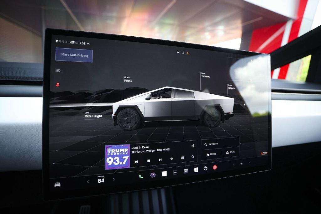 Used 2024 Tesla Cybertruck AWD Crew Cab image 29