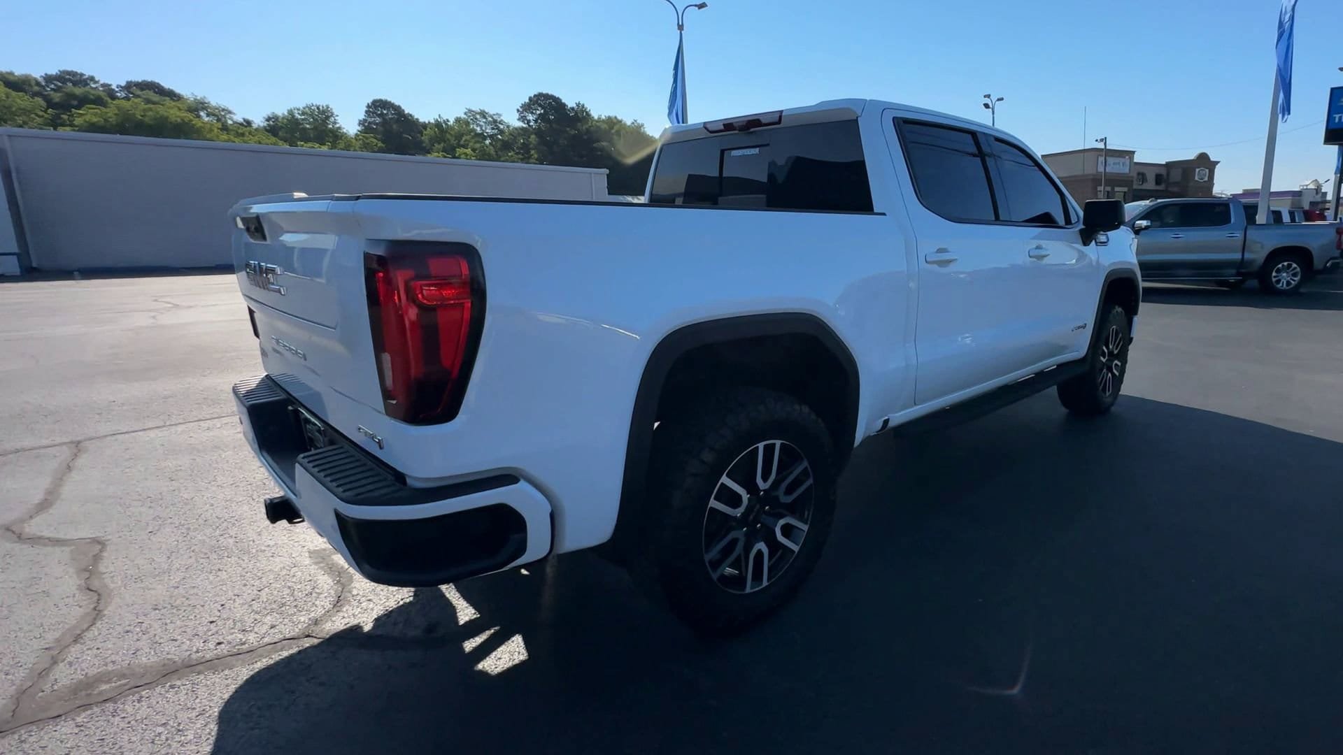 Used 2024 GMC Sierra 1500 AT4 w/ Technology Package AWD/4WD image 8