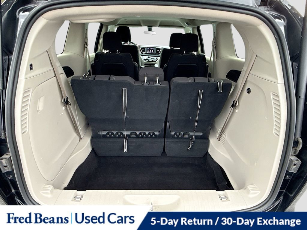 Used 2022 Chrysler Voyager LX image 24