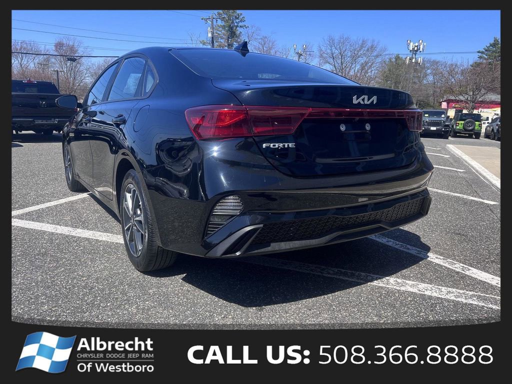 Used 2023 Kia Forte LXS w/ LXS Technology Package FWD image 3
