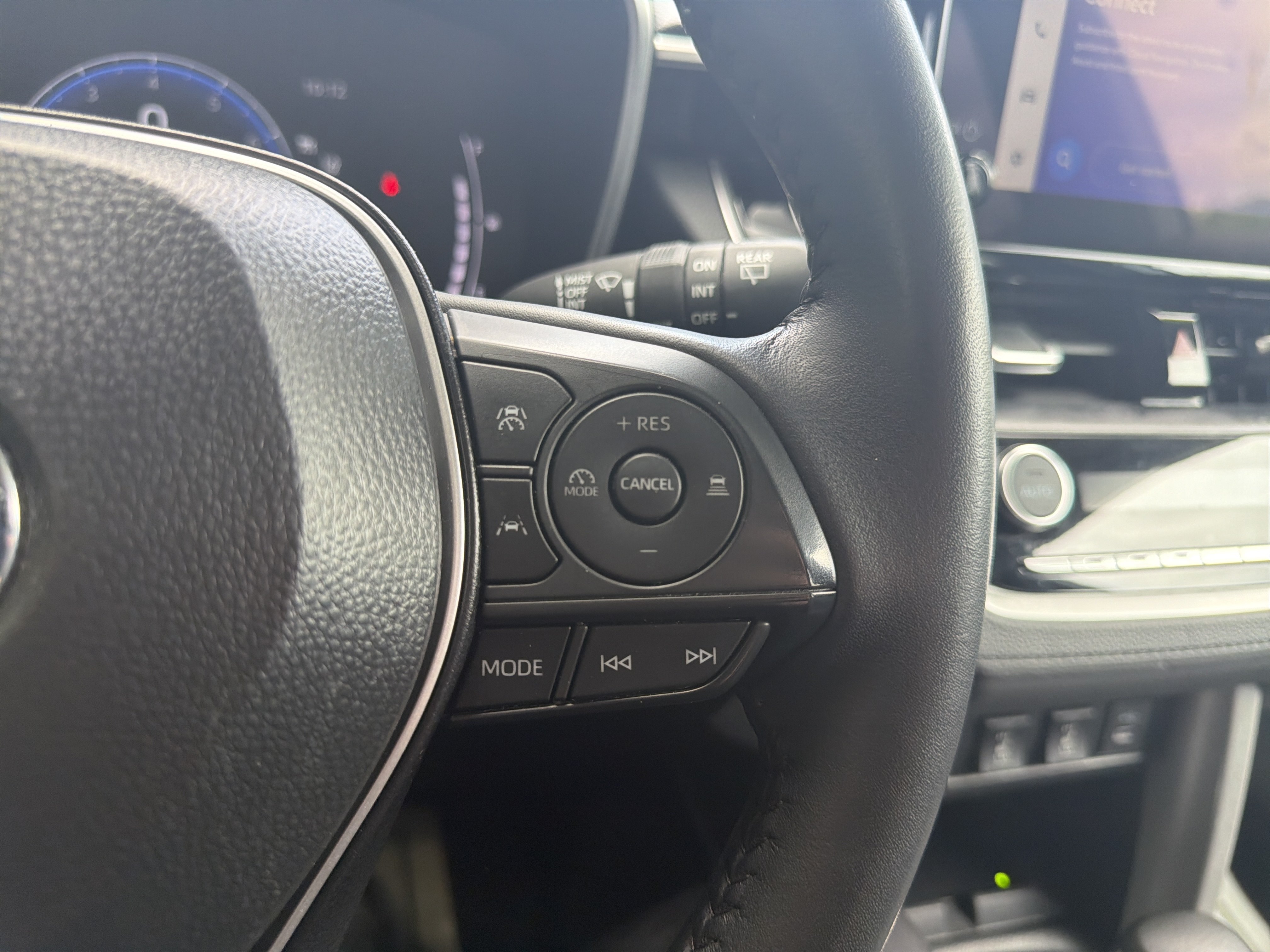 Used 2025 Toyota Corolla Cross XLE AWD/4WD image 19