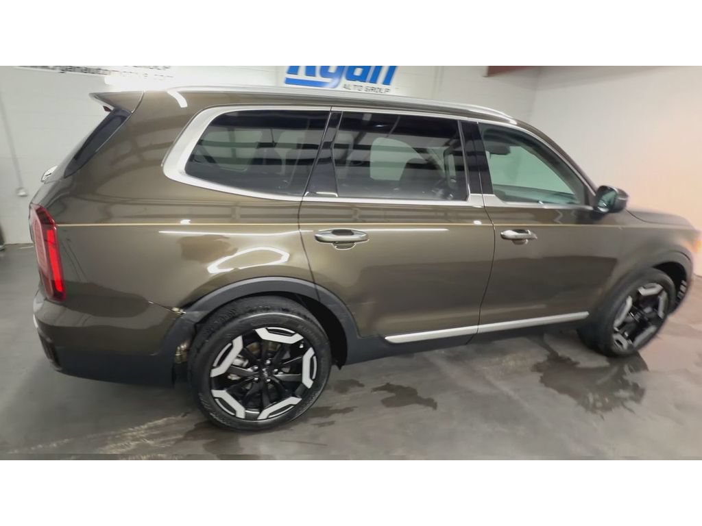 Used 2024 Kia Telluride S w/ S Sunroof Package FWD image 9