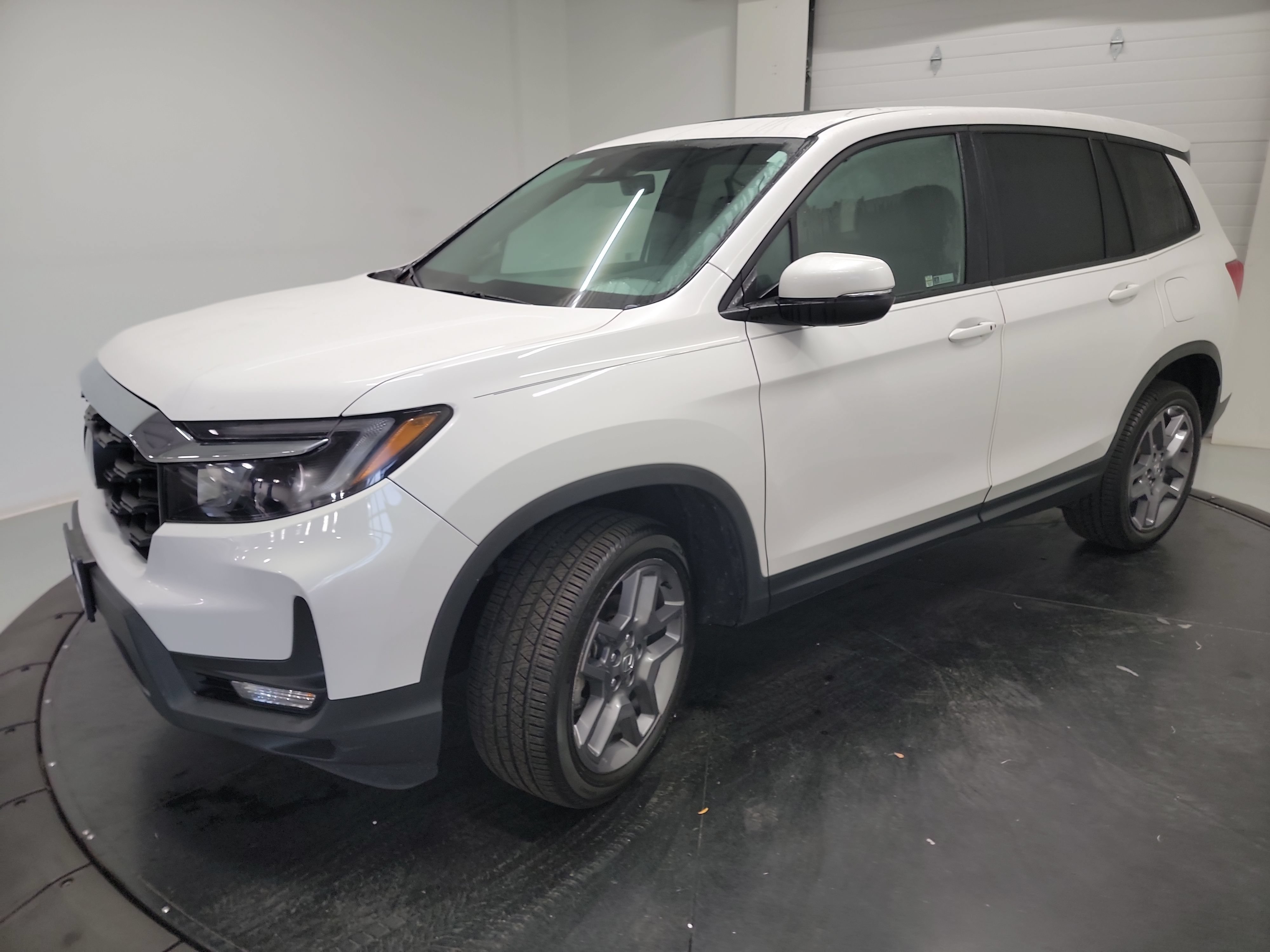 Used 2023 Honda Passport EX-L image 3