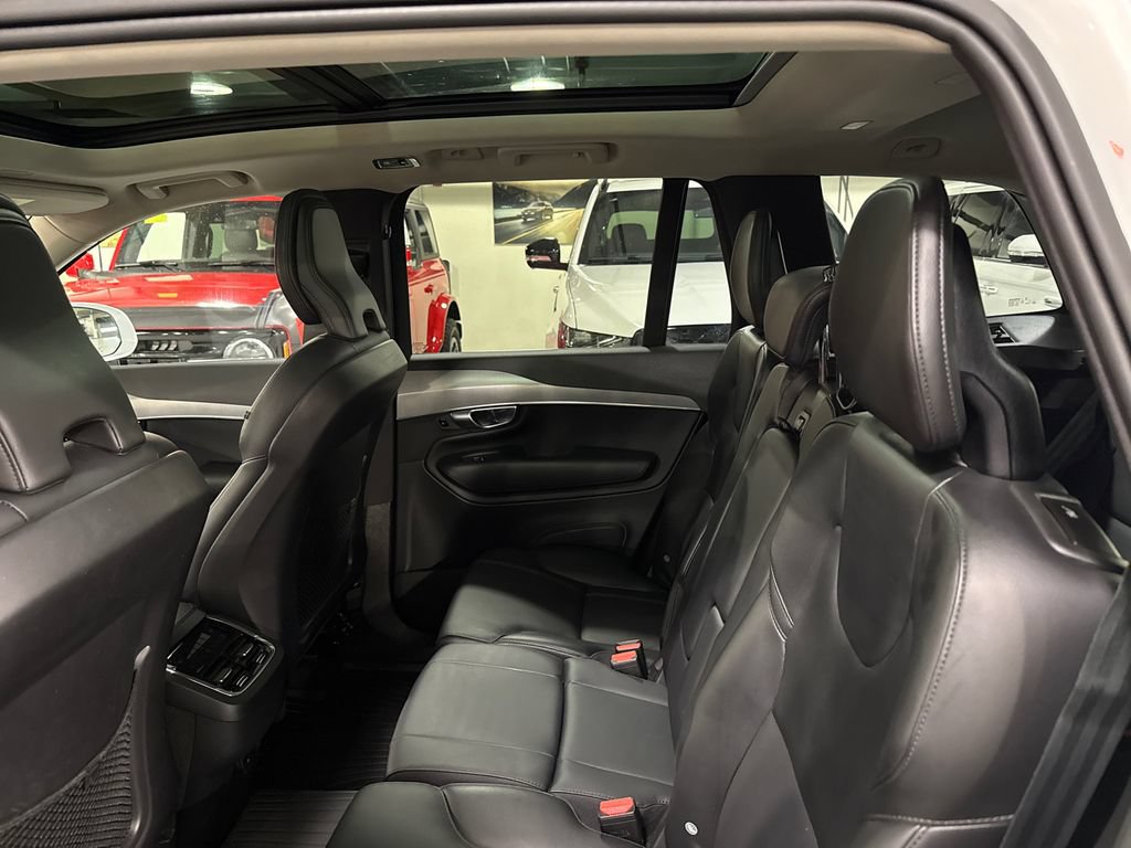 Used 2022 Volvo XC90 T5 Momentum w/ Climate Package AWD/4WD image 22