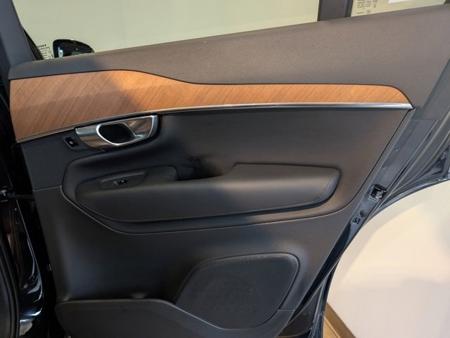 Used 2023 Volvo XC90 B5 Plus w/ Protection Package Premier image 25