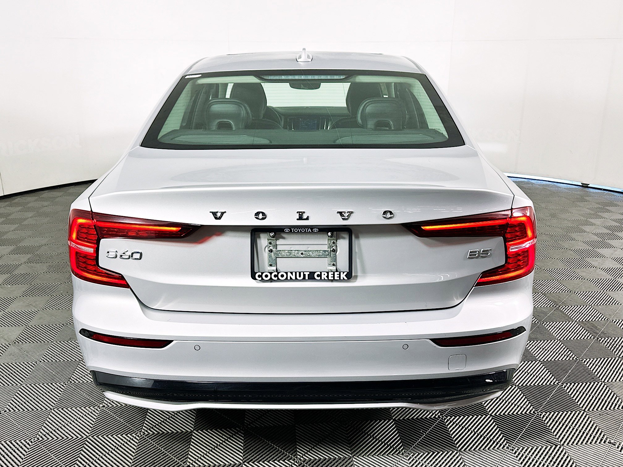 Used 2024 Volvo S60 B5 Core FWD image 4
