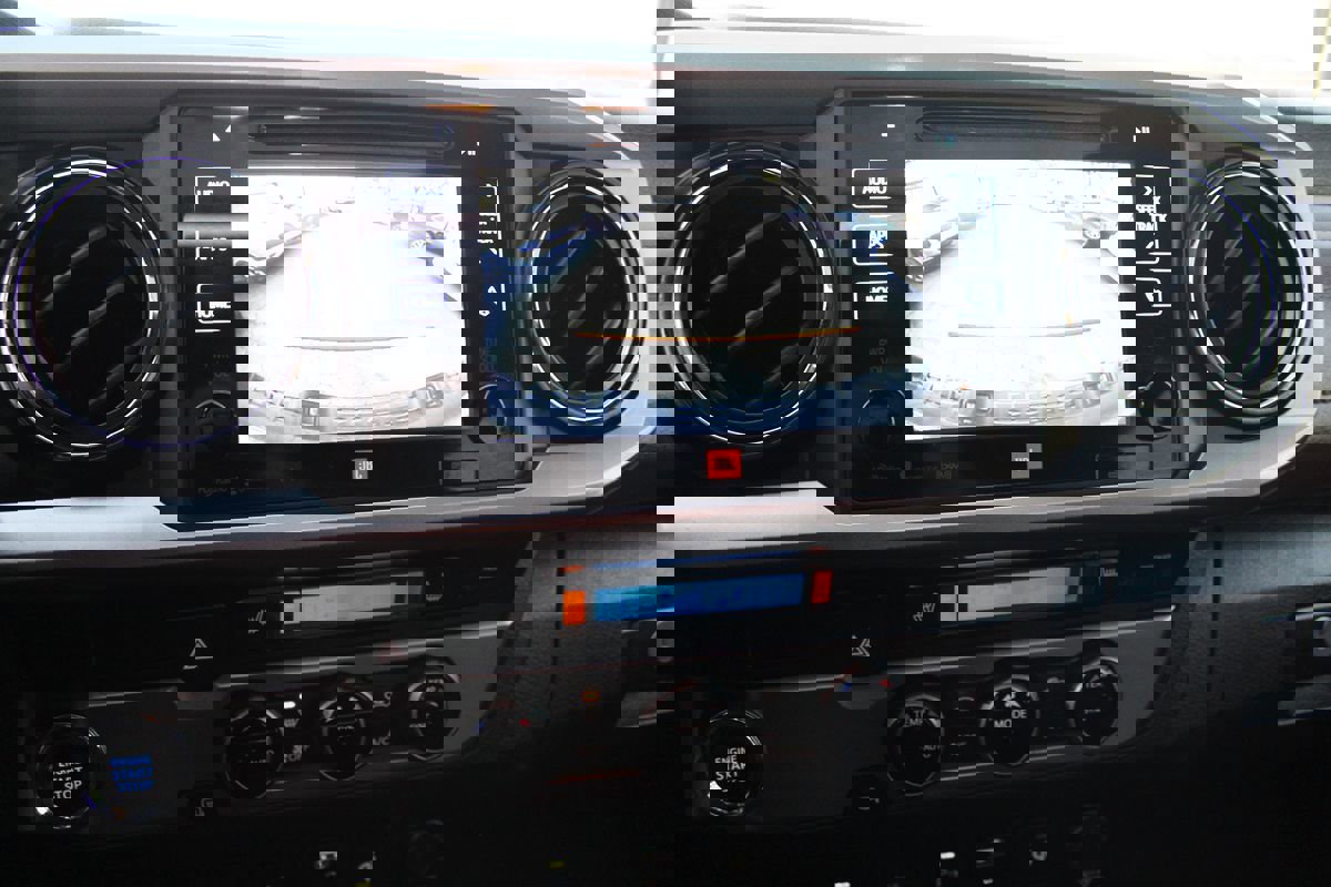 Used 2017 Toyota Tacoma Limited image 28