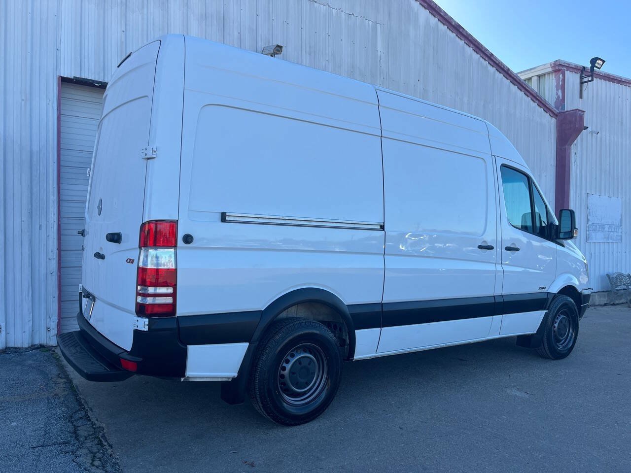 Used 2010 Freightliner Sprinter 2500 RWD image 7