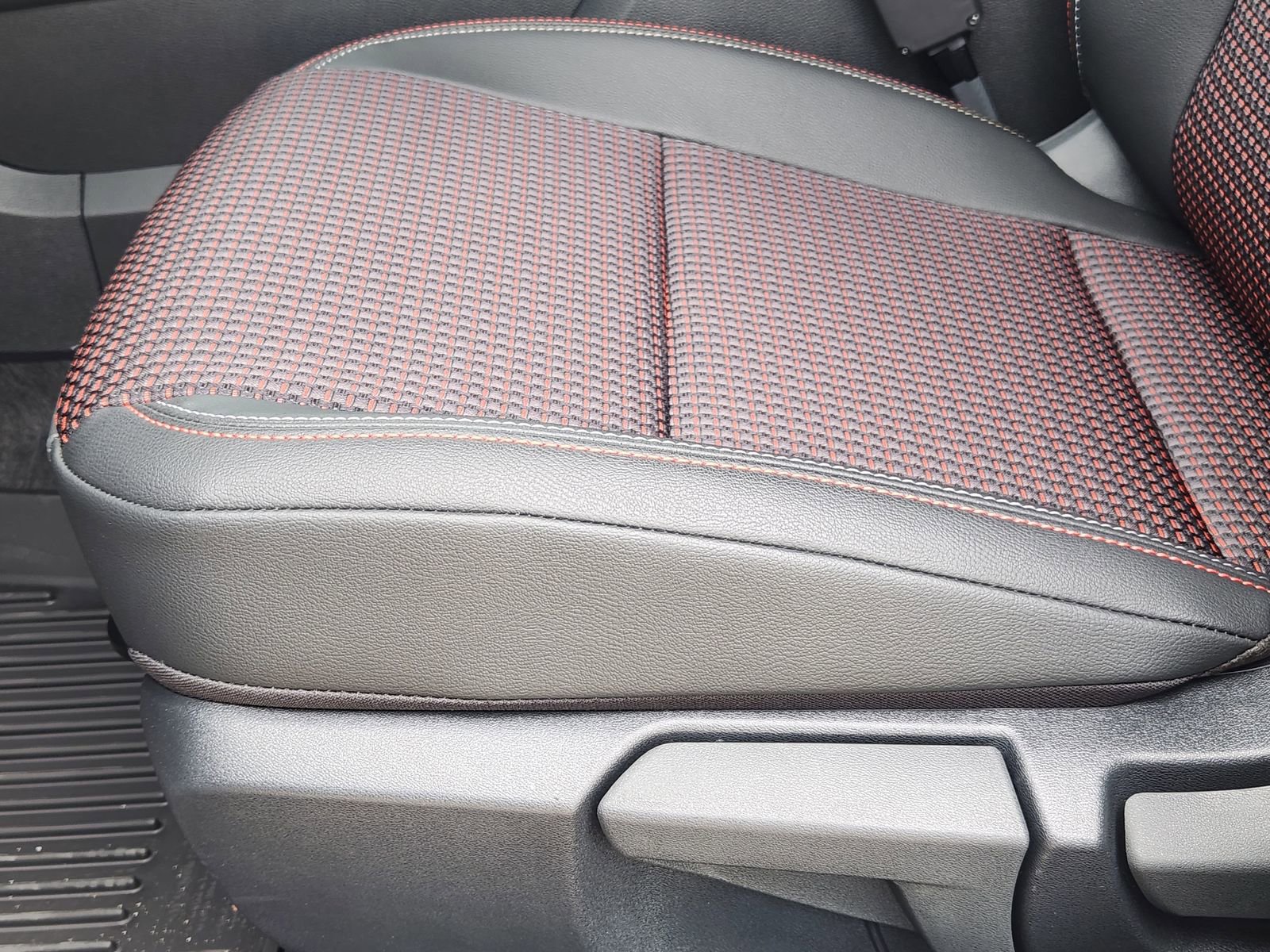 New 2026 Nissan Kicks SR image 22