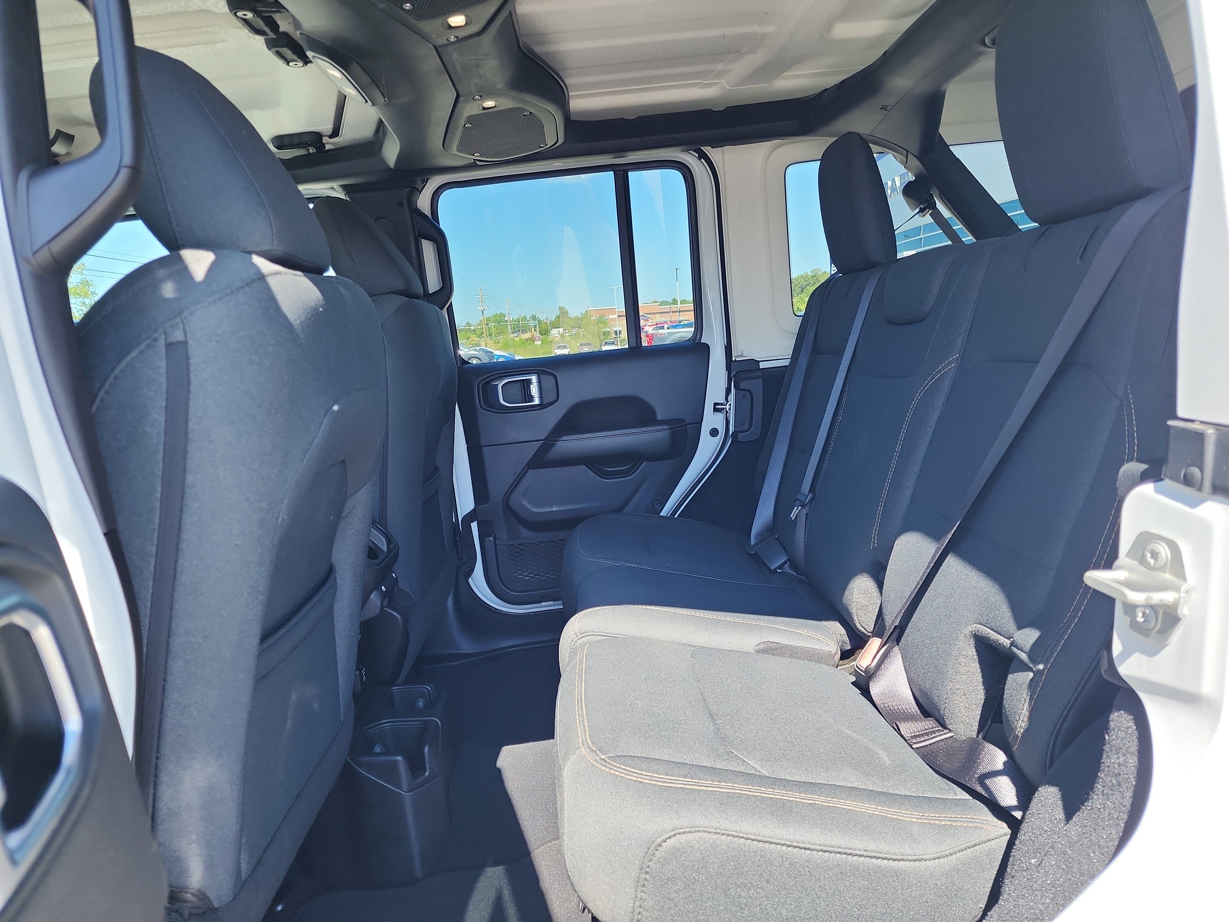 Used 2024 Jeep Wrangler Sahara image 11