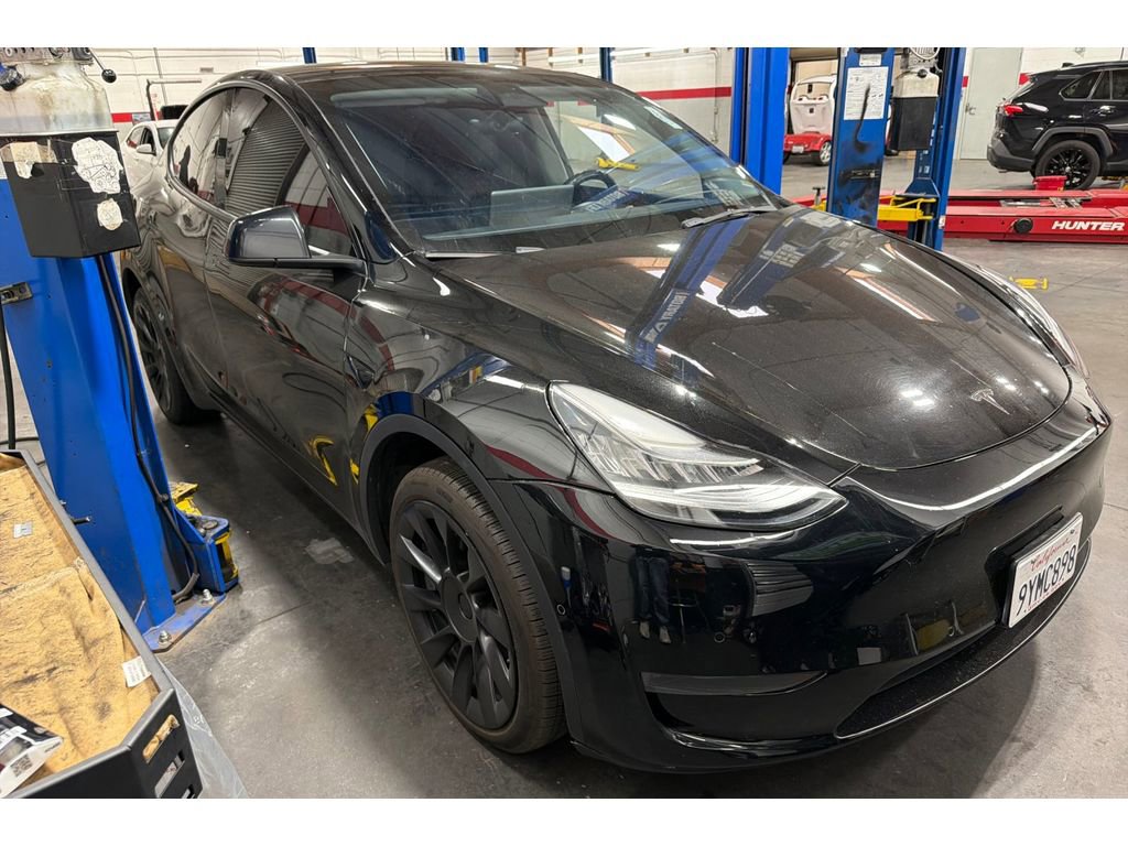 Used 2022 Tesla Model Y Long Range AWD/4WD image 2