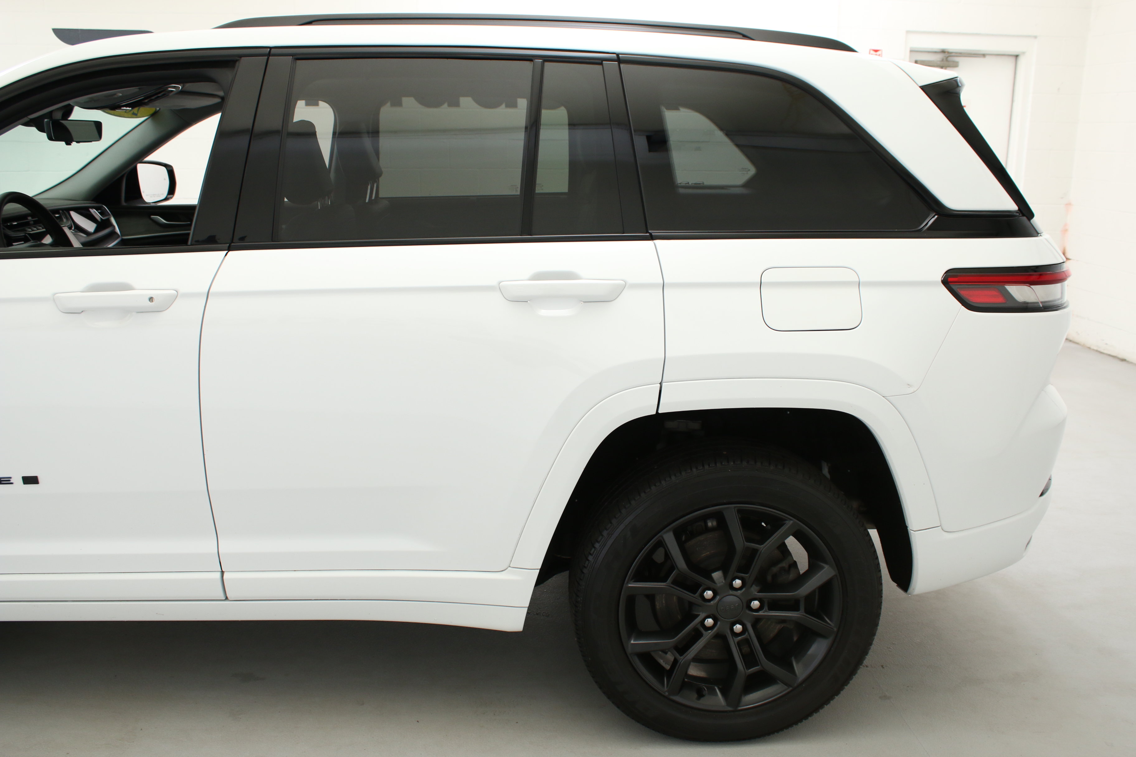 Used 2023 Jeep Grand Cherokee 30th Anniversary AWD/4WD image 7