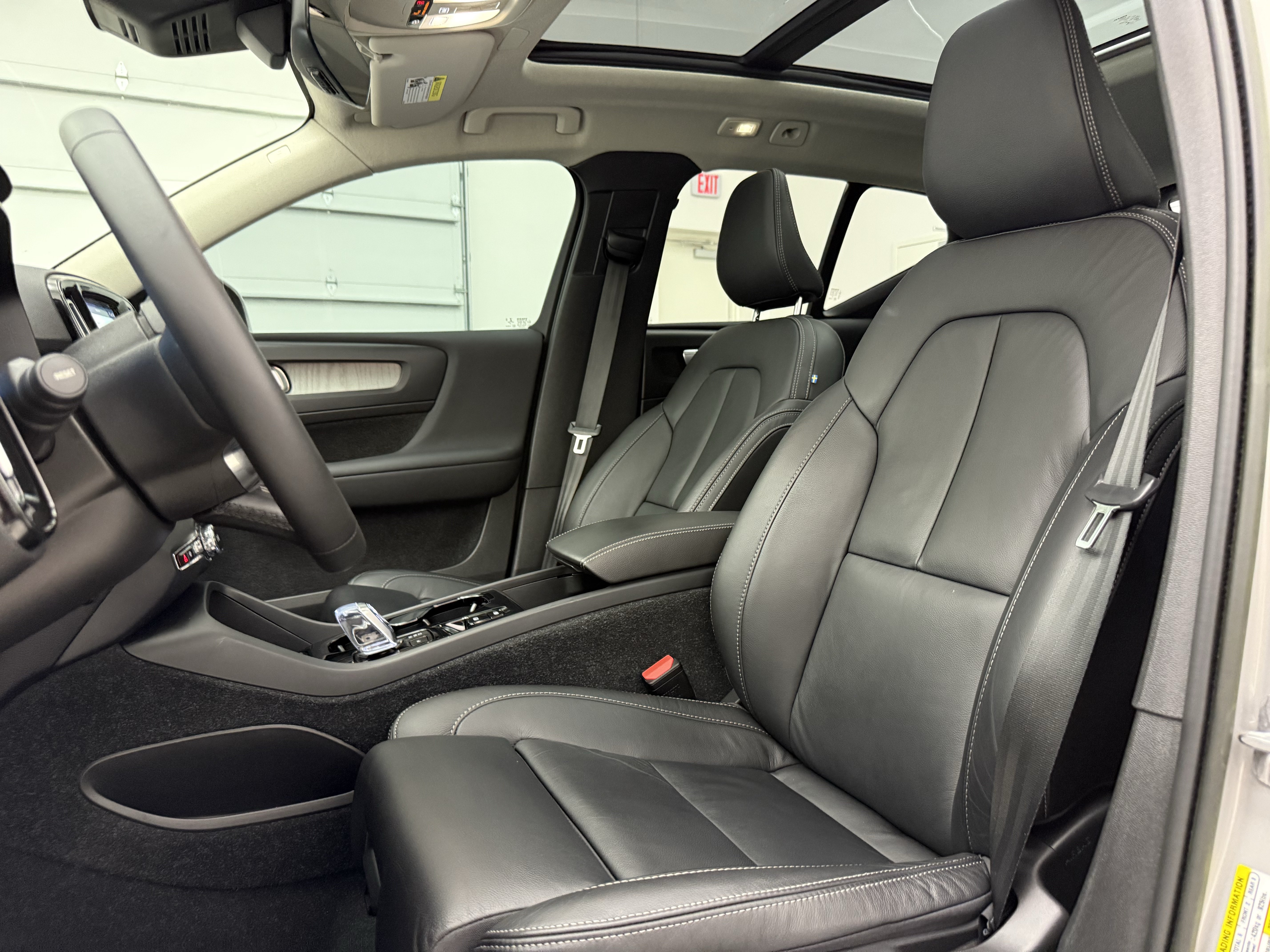 Certified 2023 Volvo XC40 B5 Plus w/ Driver Assist Package AWD/4WD image 13
