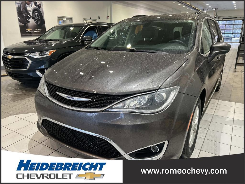 Used 2017 Chrysler Pacifica Touring-L image 6