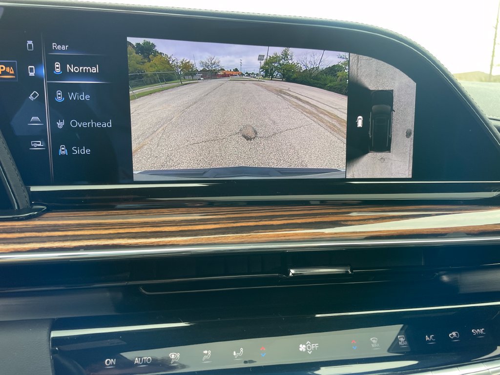 Used 2024 Cadillac Escalade Premium Luxury AWD/4WD image 22