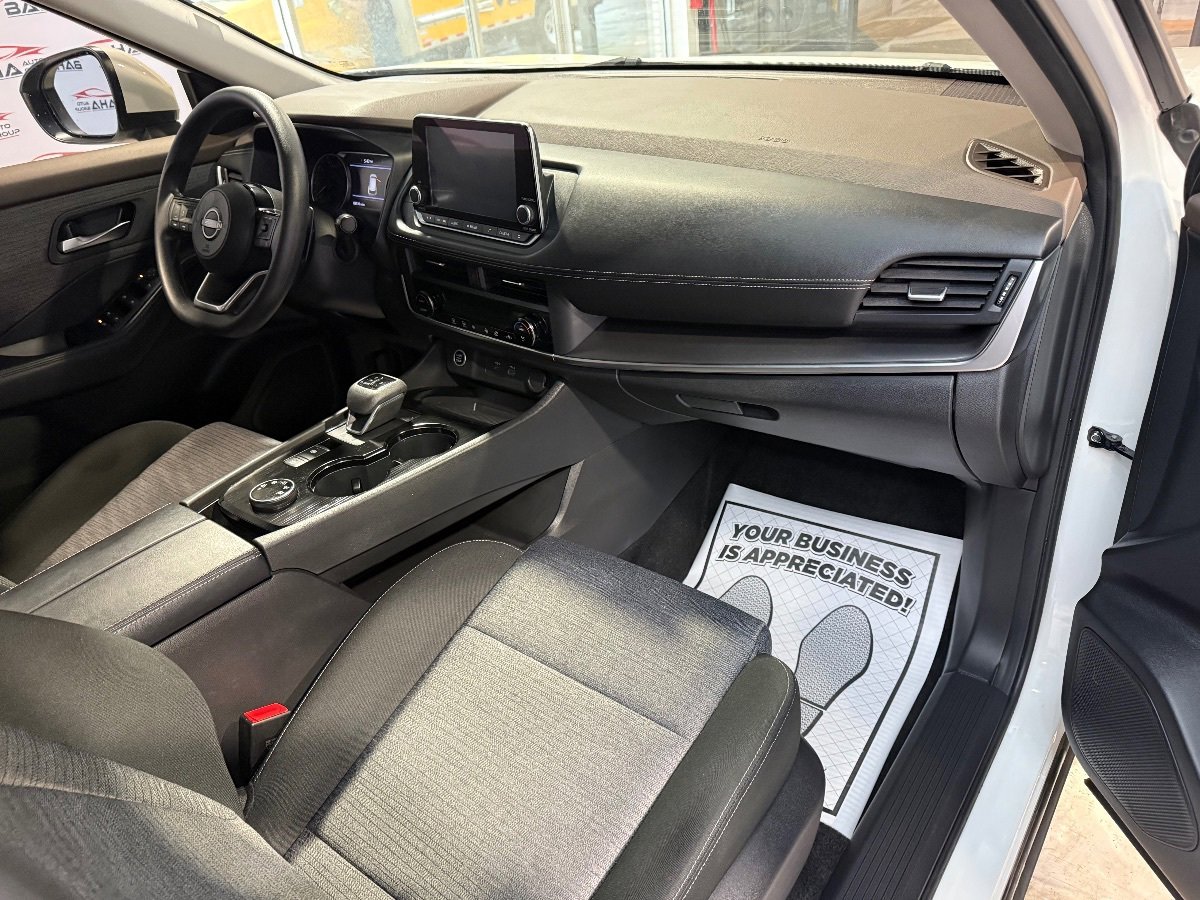 Used 2023 Nissan Rogue SV image 44