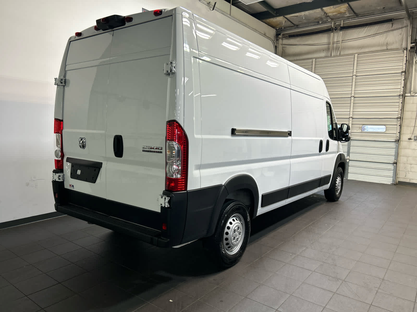 Used 2024 RAM ProMaster 2500 w/ Convenience Group FWD image 3