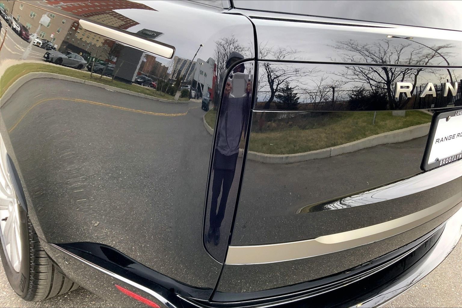 Used 2025 Land Rover Range Rover SE image 28