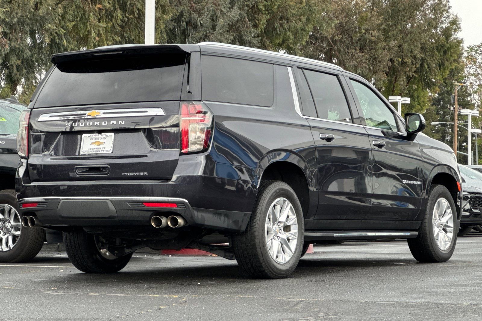 Used 2024 Chevrolet Suburban Premier image 5