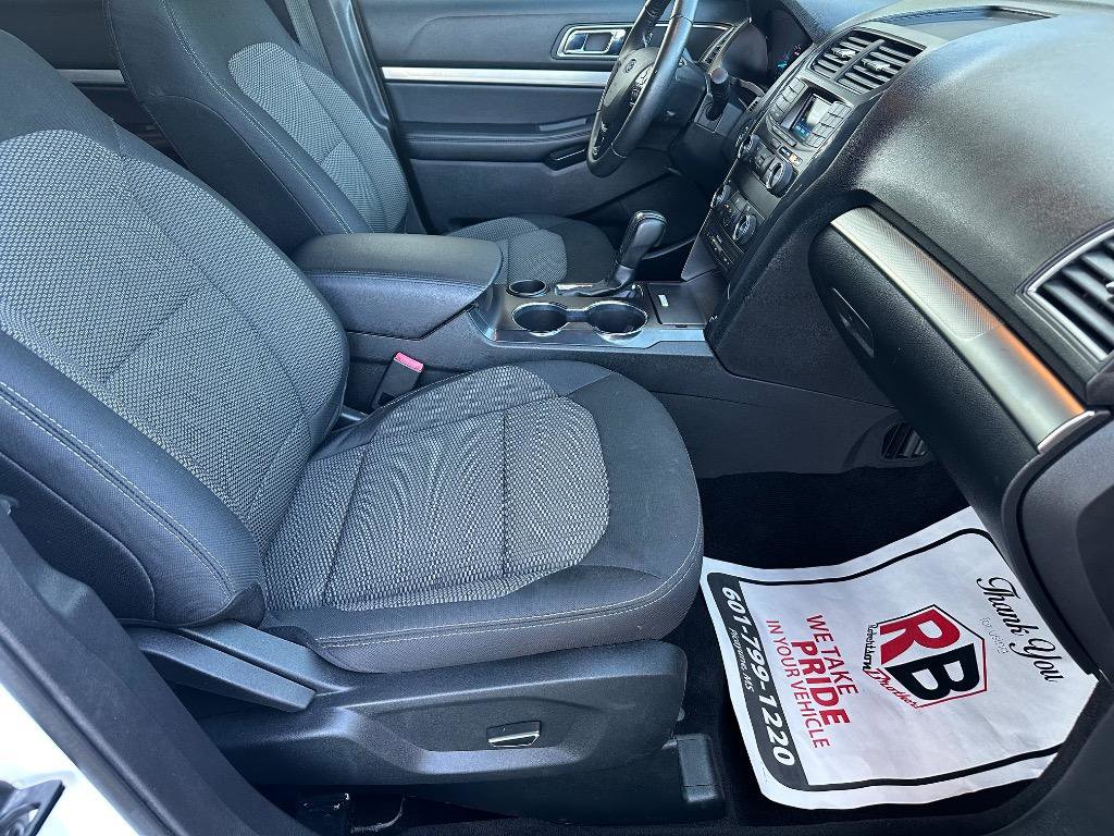 Used 2018 Ford Explorer XLT image 23