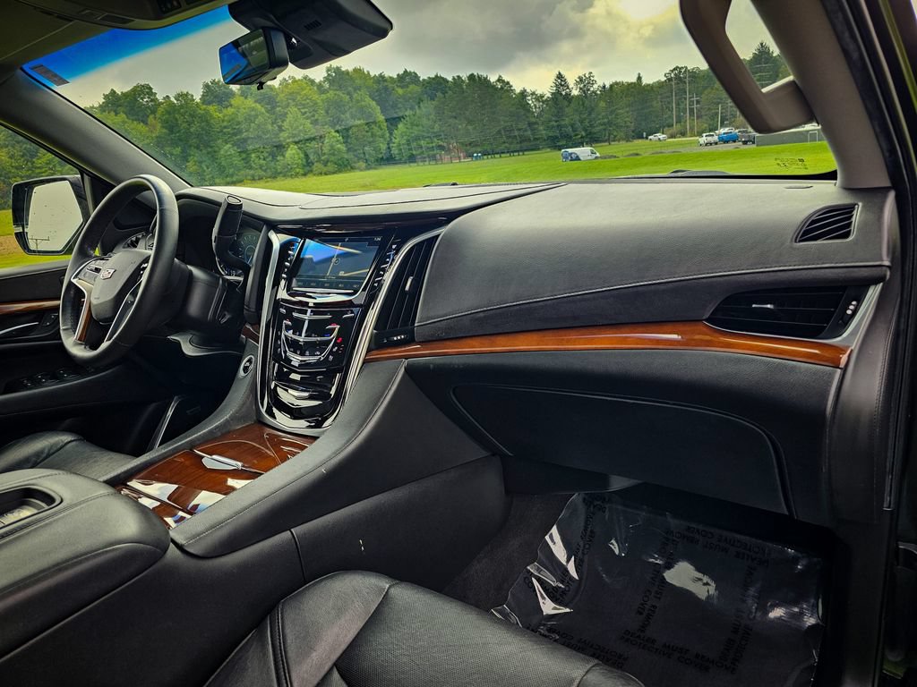 Used 2020 Cadillac Escalade Luxury w/ Escalade Sport Edition RWD image 49