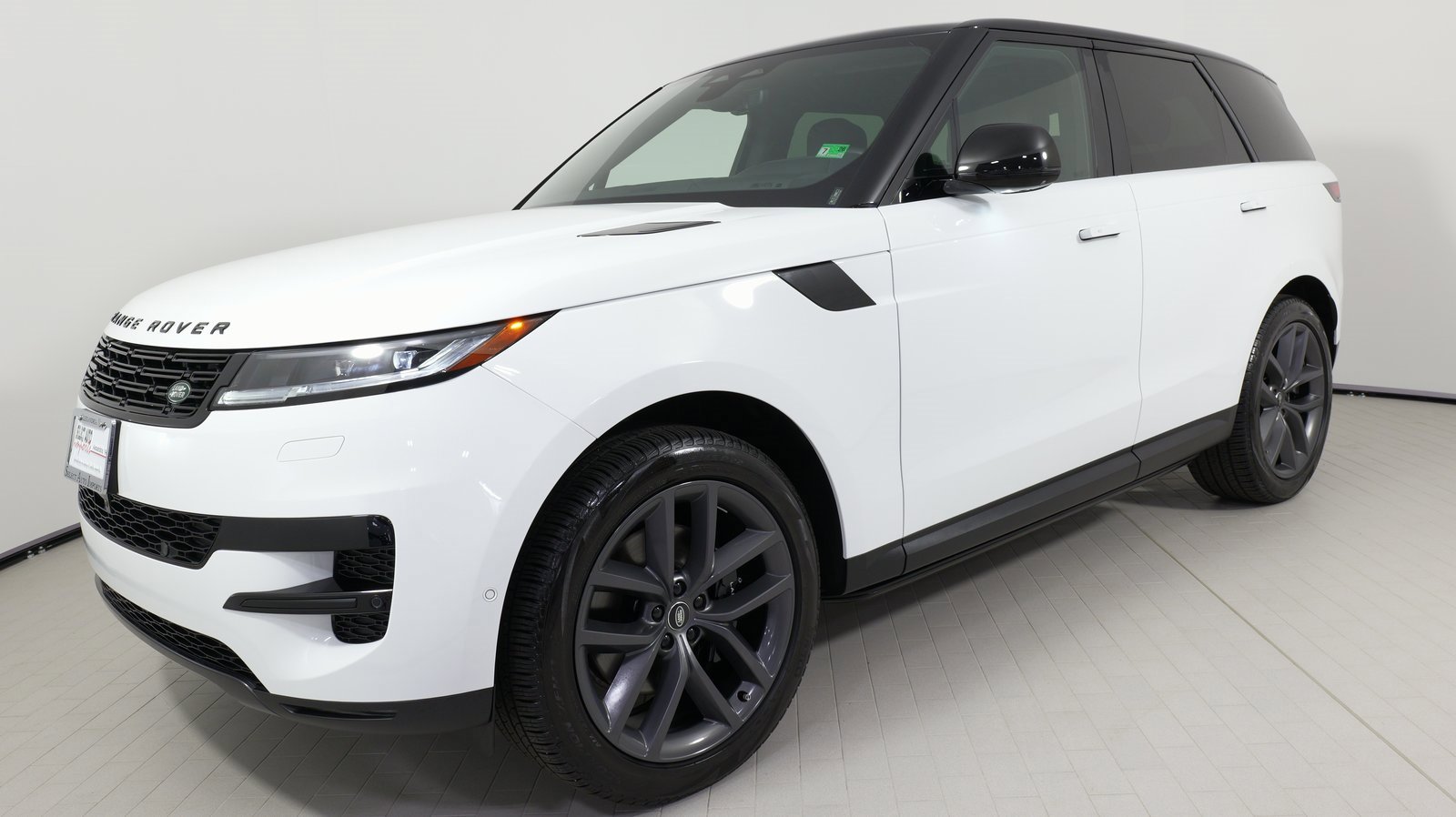 Used 2024 Land Rover Range Rover Sport SE image 5
