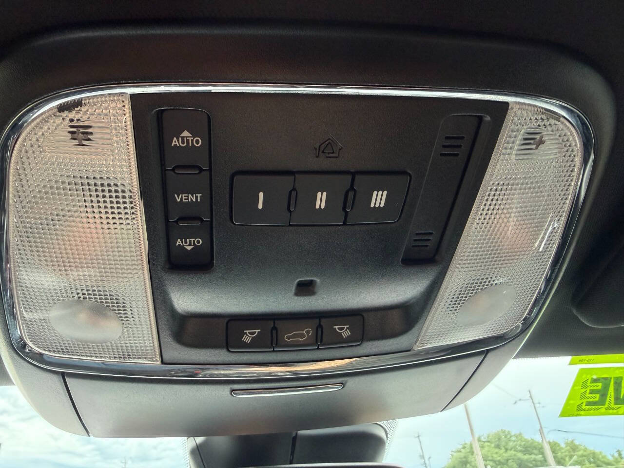 Used 2018 Dodge Durango R/T w/ Technology Group AWD/4WD image 28