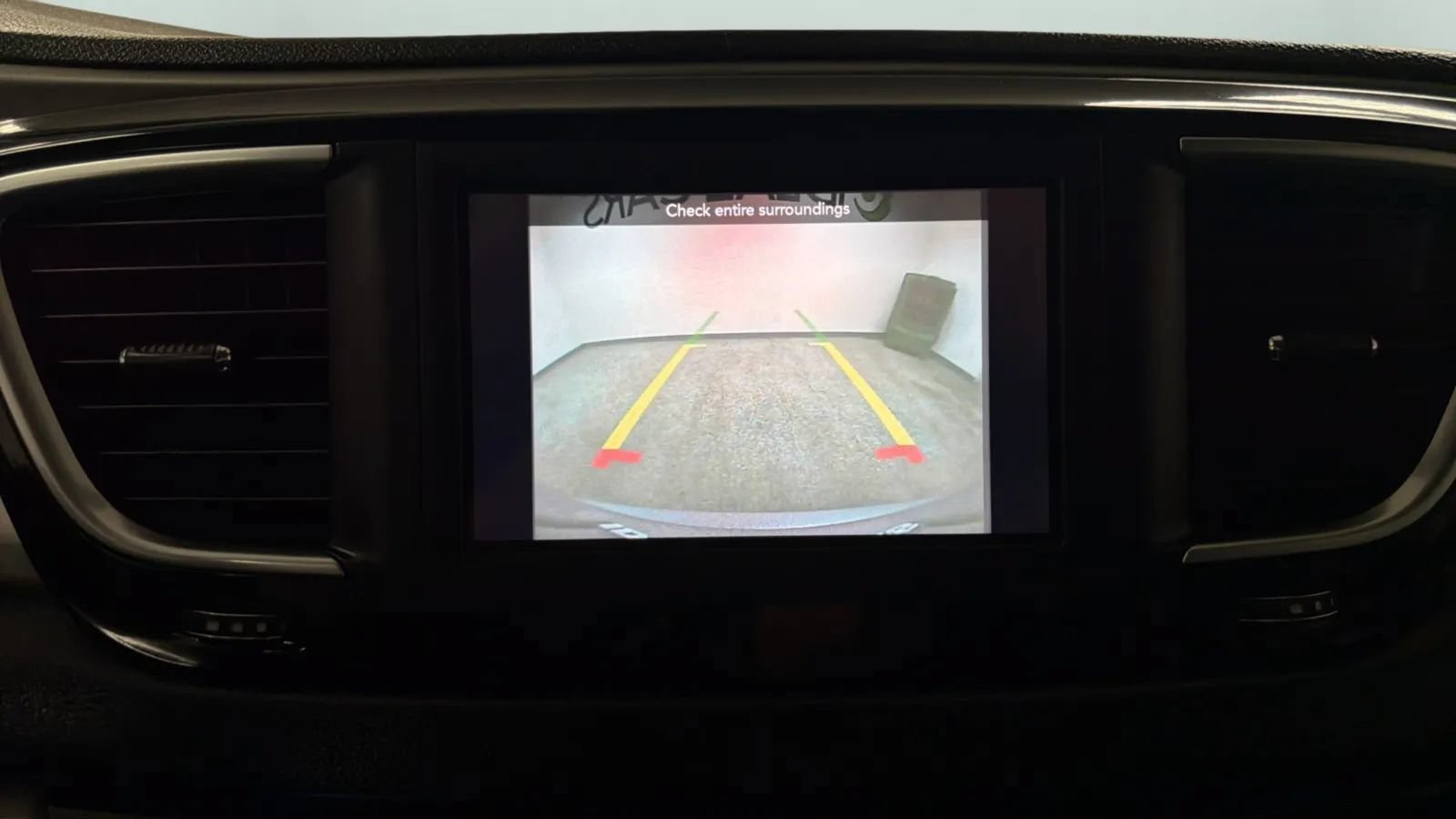 Used 2020 Chrysler Pacifica Touring-L FWD image 14
