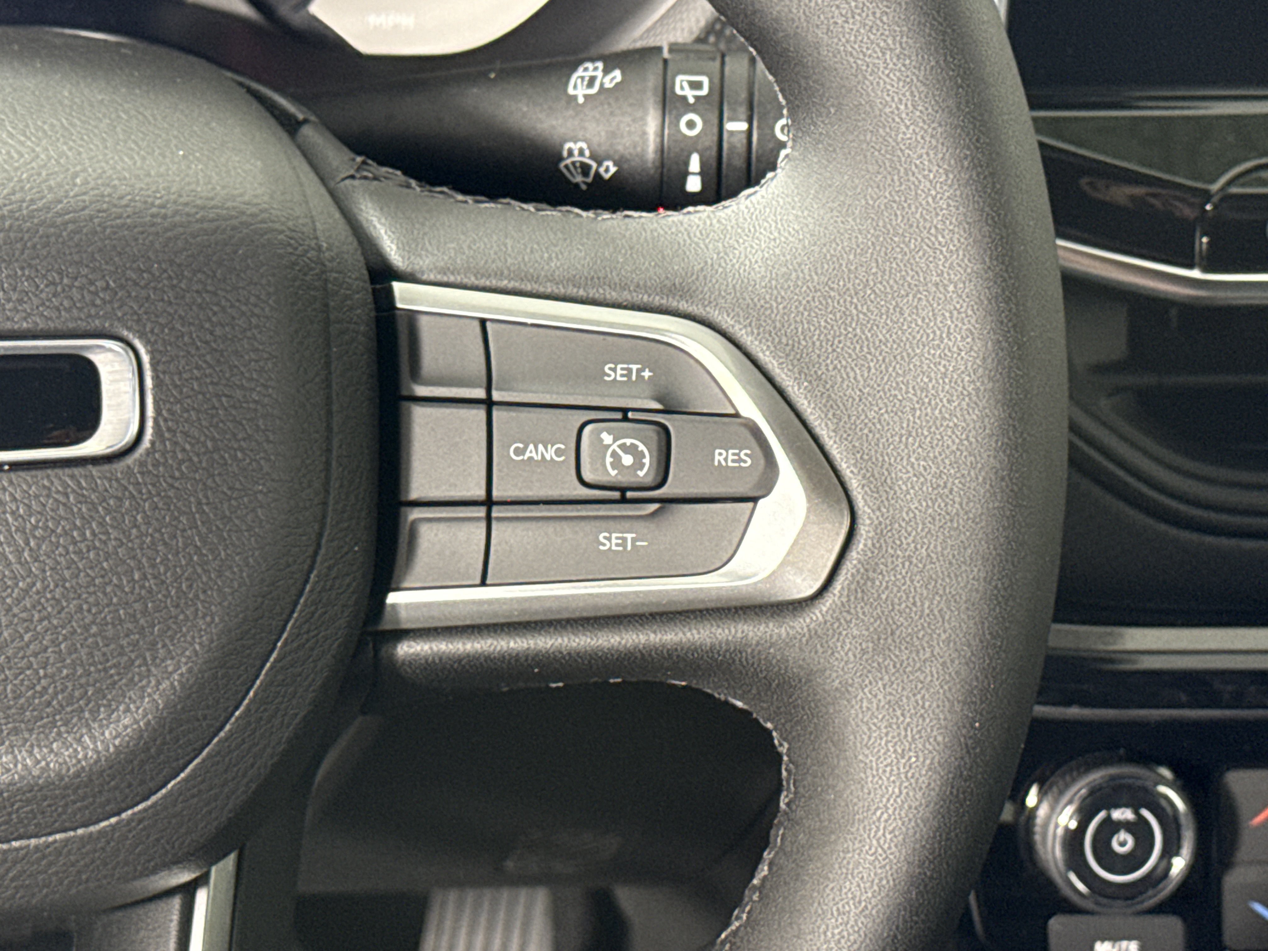New 2026 Jeep Compass Latitude AWD/4WD image 18