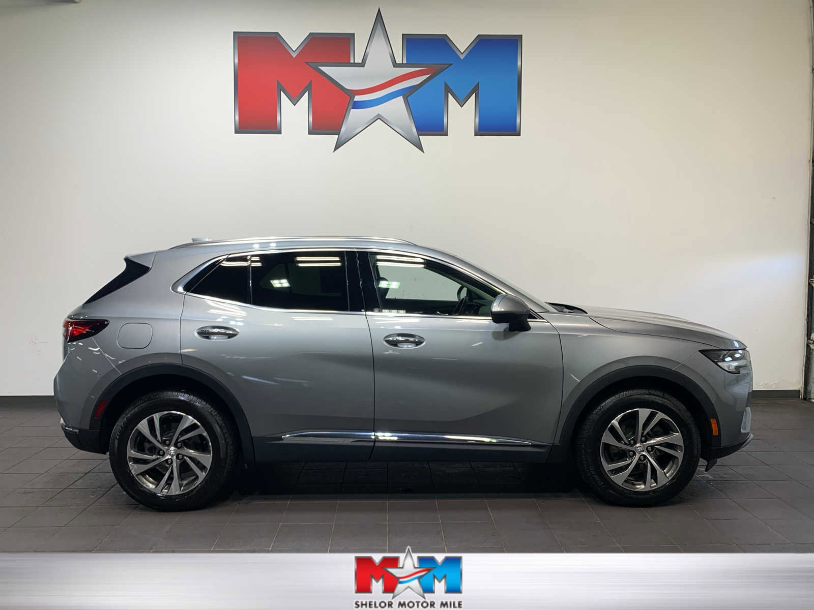 Used 2023 Buick Envision Essence image 1