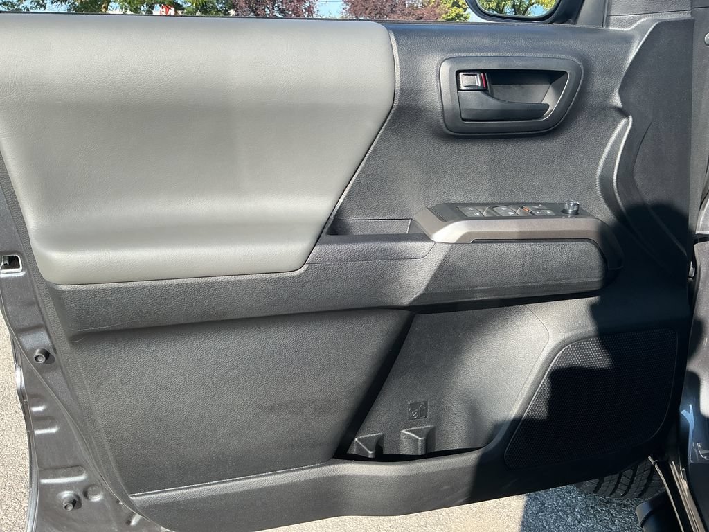 Used 2023 Toyota Tacoma SR5 AWD/4WD image 12