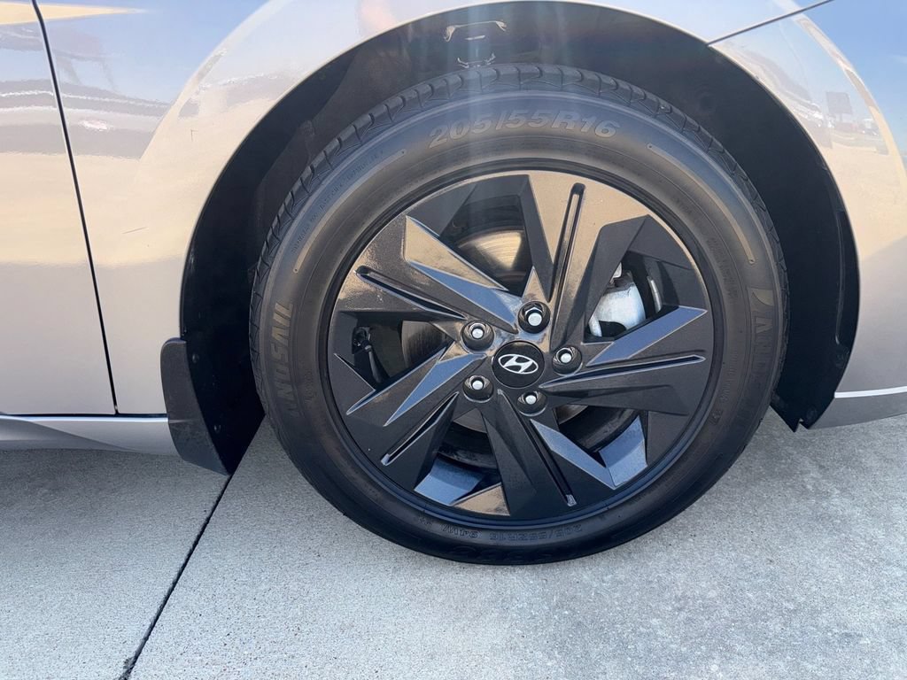Used 2022 Hyundai Elantra SEL FWD image 11