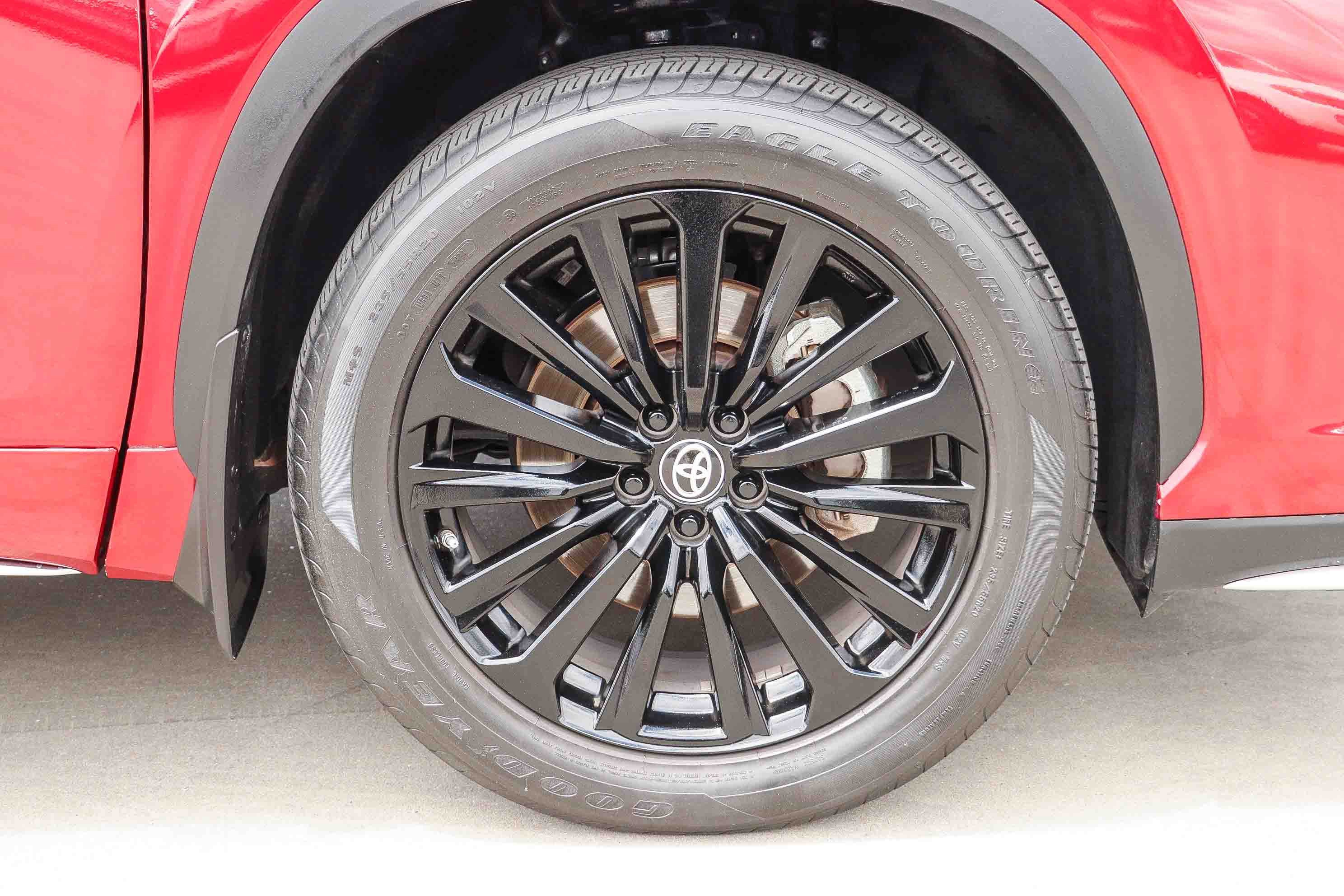 Certified 2024 Toyota Highlander XSE FWD image 10