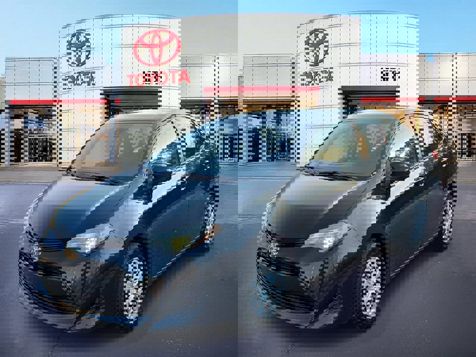 Used 2019 Toyota Corolla LE image 1