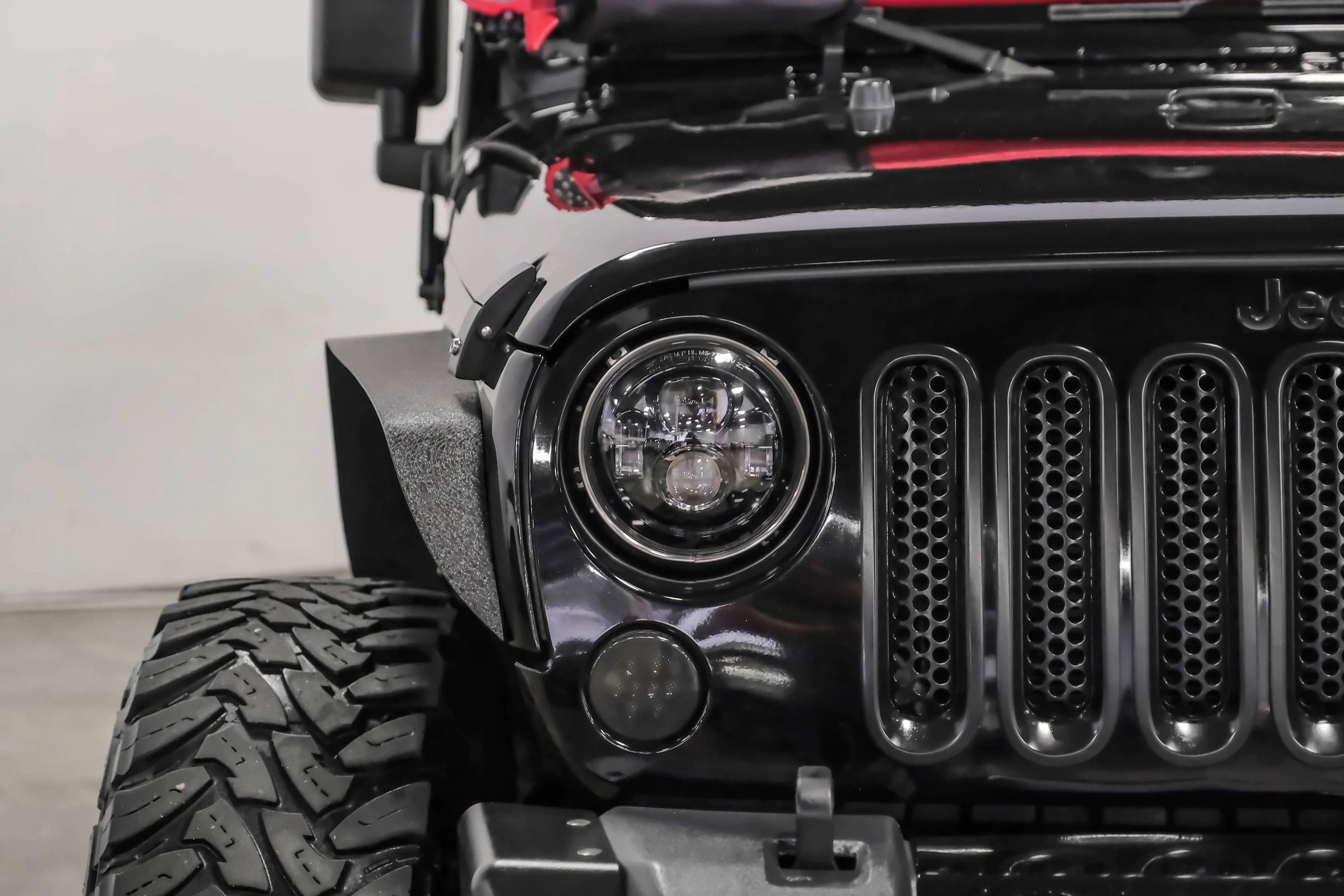 Used 2014 Jeep Wrangler Unlimited Sahara image 38