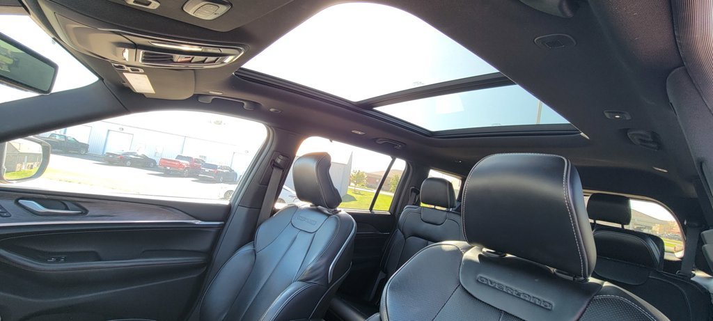 Used 2025 Jeep Grand Cherokee L Overland w/ Advanced Protech Group III AWD/4WD image 25