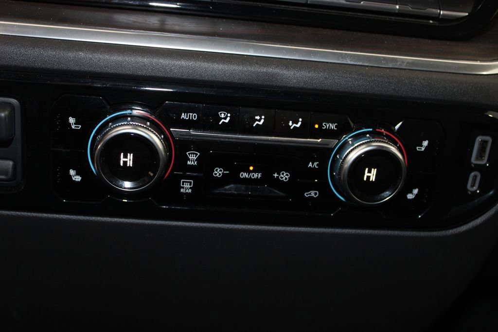 Used 2025 GMC Sierra 1500 SLT image 32