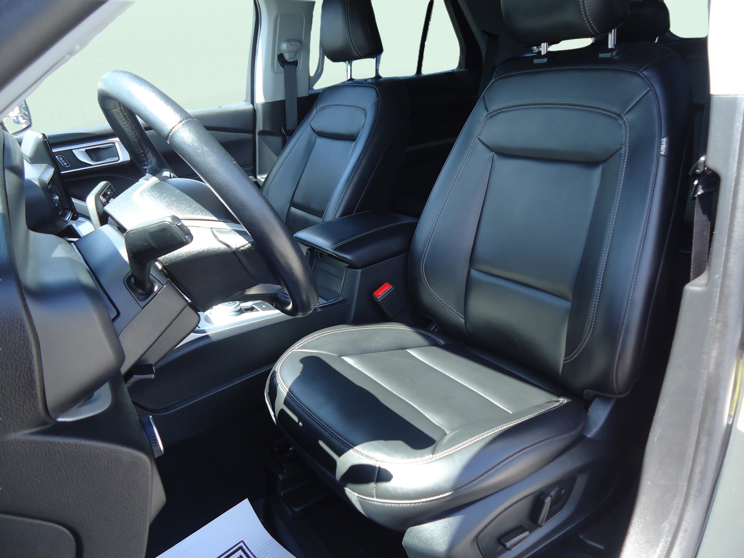 Used 2023 Ford Explorer XLT w/ Equipment Group 202A AWD/4WD image 23