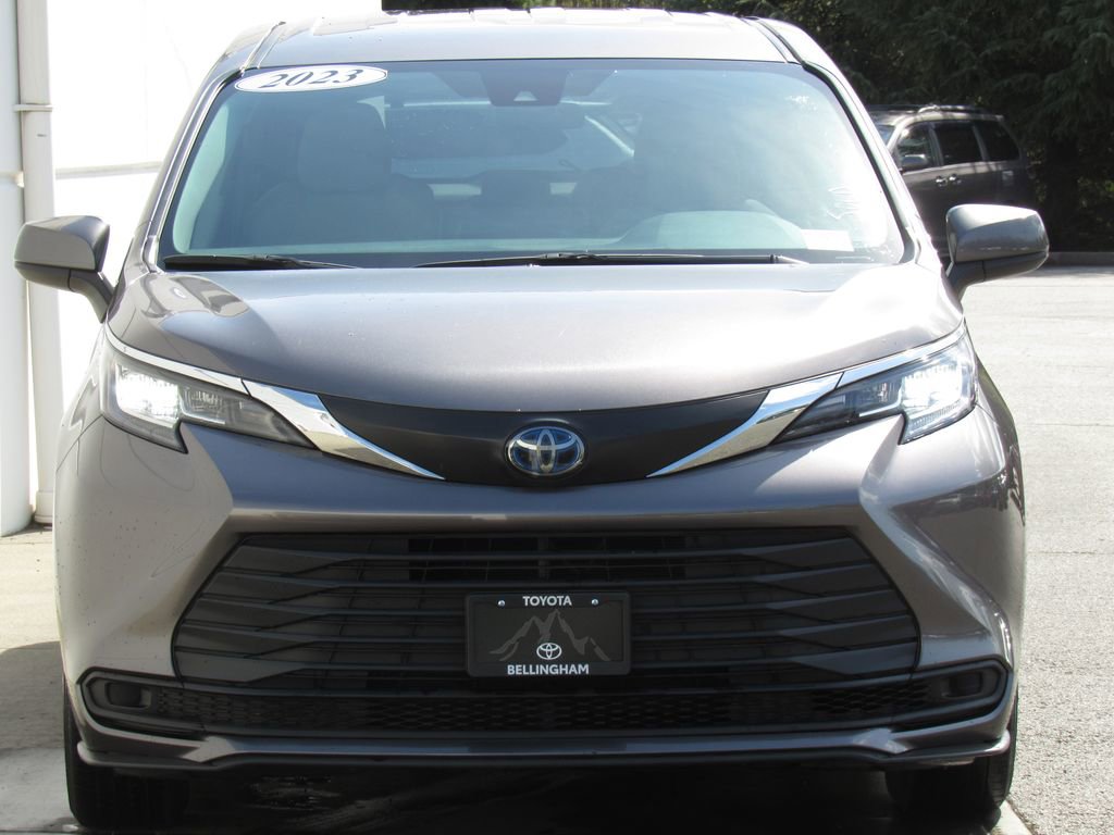 Certified 2023 Toyota Sienna LE AWD/4WD image 3