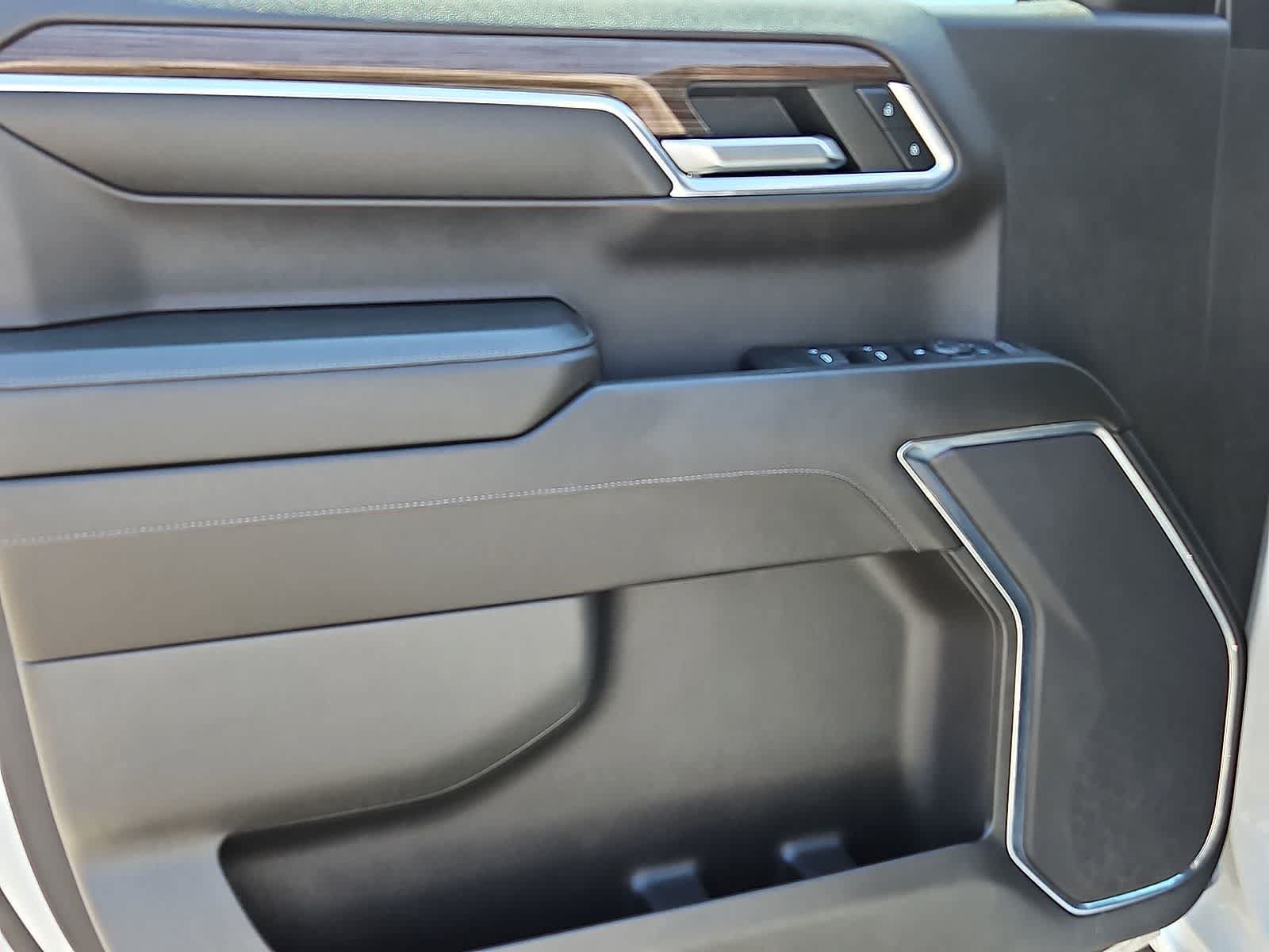 Used 2023 Chevrolet Silverado 1500 LT AWD/4WD image 28