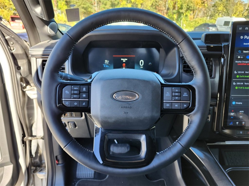 Used 2023 Ford F150 Lightning Platinum image 27