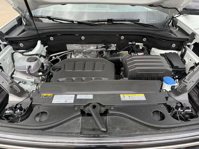 Used 2025 Volkswagen Atlas Peak Edition SE image 26