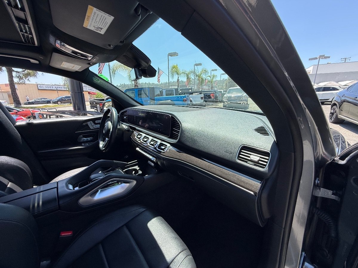 Used 2020 Mercedes-Benz GLE 350 w/ 3rd Row Seat Package image 16