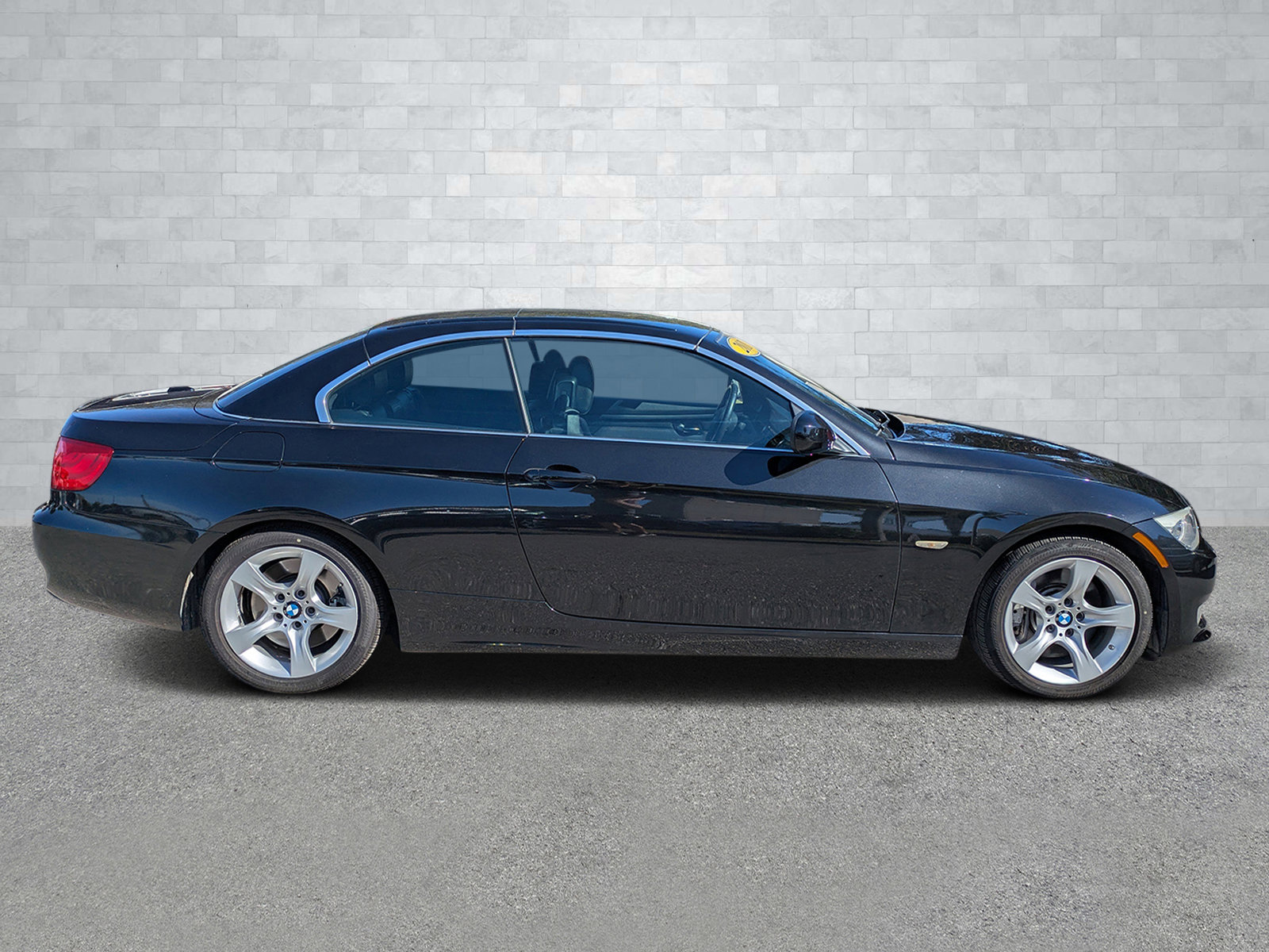 Used 2011 BMW 335i Convertible image 4