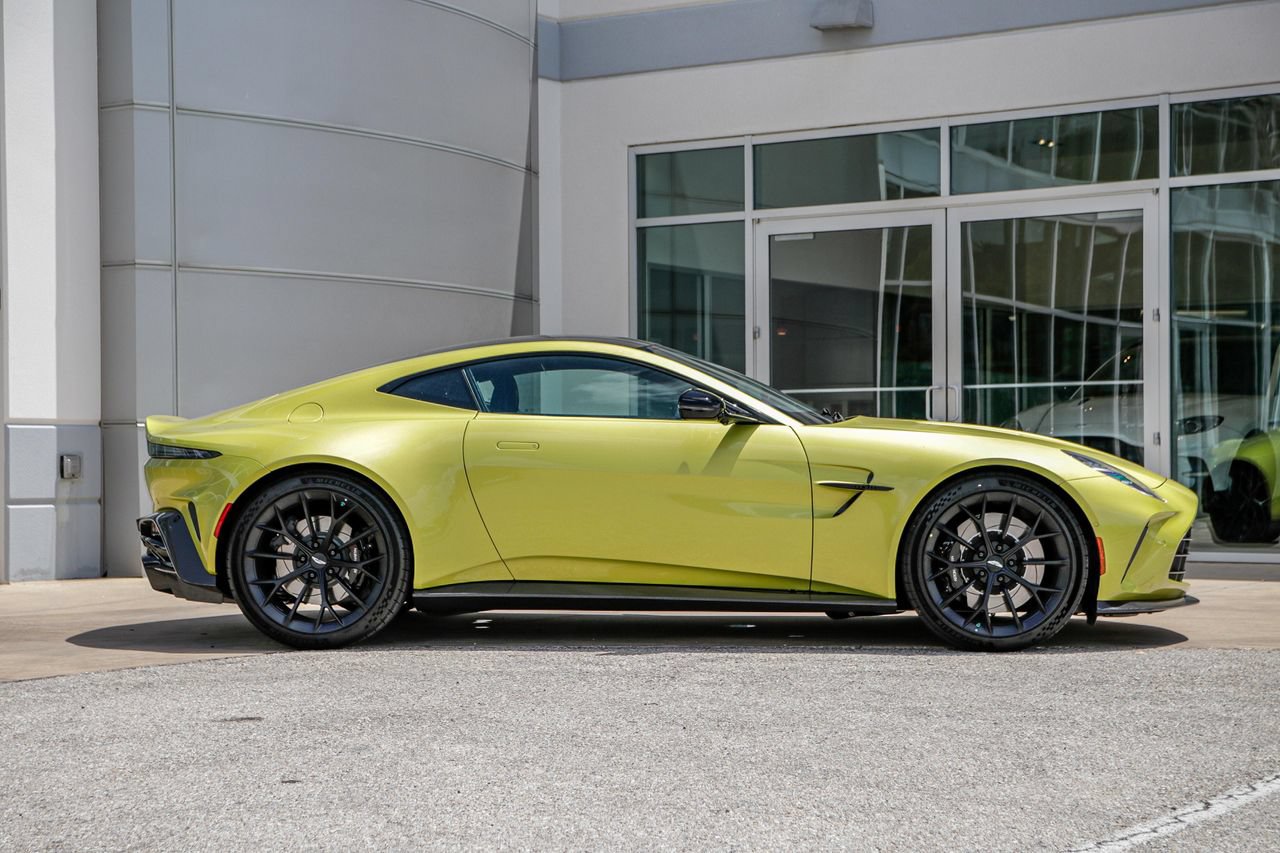 New 2025 Aston Martin V8 Vantage Coupe RWD image 7